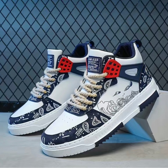 Other - Men’s white and blue fashion sneakers, size 8.5